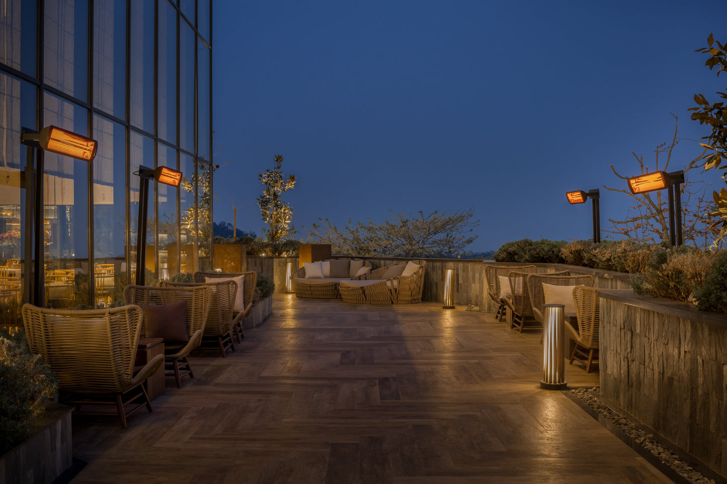 Bromic Heating Tungsten Smart-Heat 44" 2000 Watt 220-240V Black Electric Patio Heater