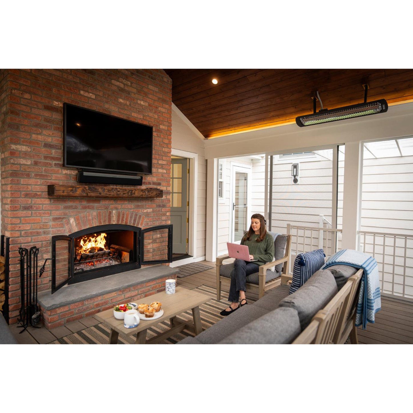 Bromic Heating Tungsten Smart-Heat 44" 2000 Watt 220-240V Black Electric Patio Heater